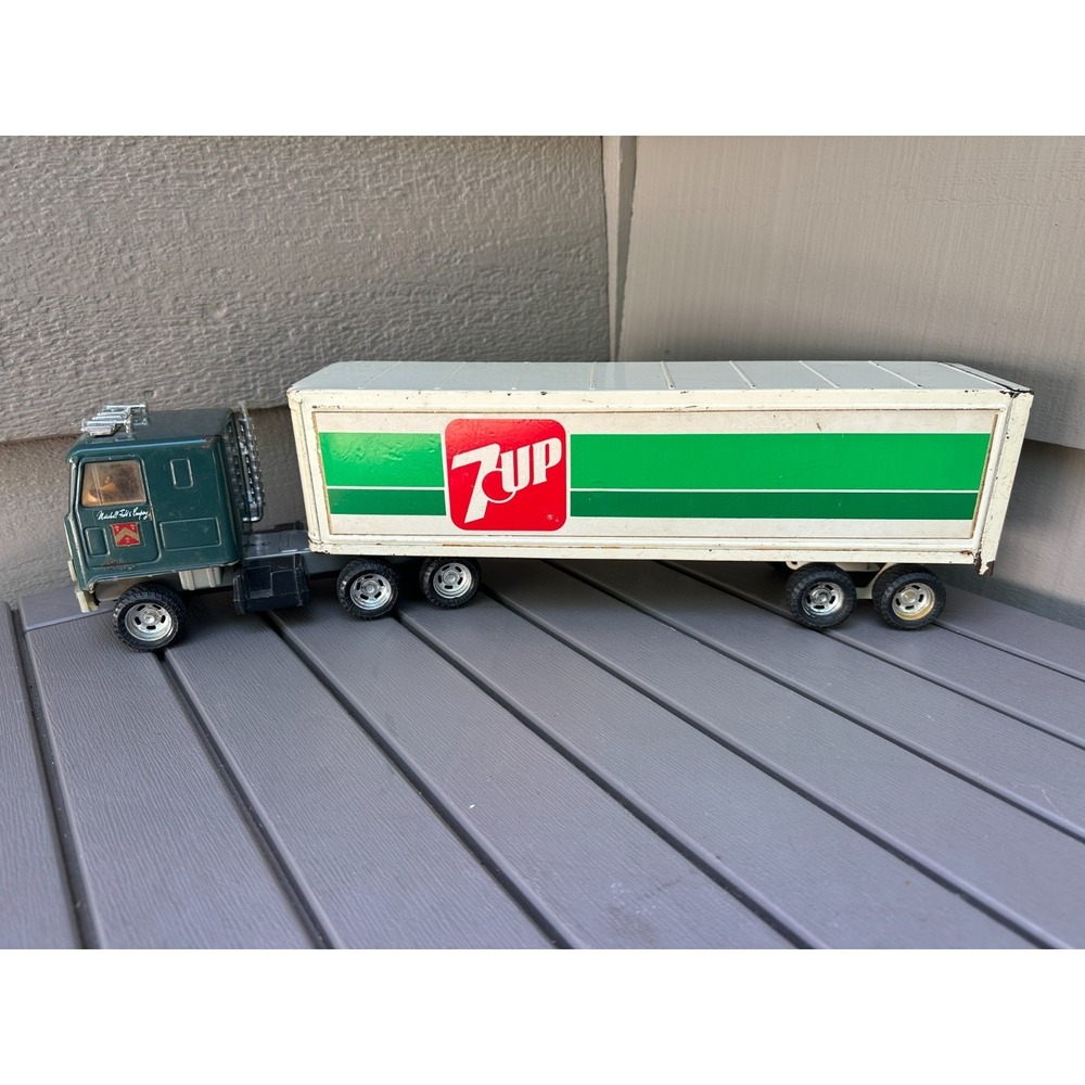 Vintage Ertl 7 UP Tractor And Trailer Semi 19" 1/32 1980's  Clean And White BJ